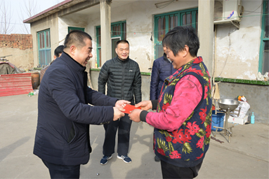 2018年2月10日，公司总经理李安东走访房家村难题人民。